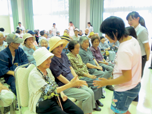 小学校児童との交流